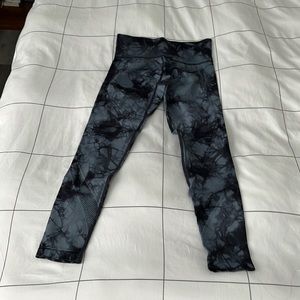 Navy blue leggings. Great for any type of sport. Super stretchy.